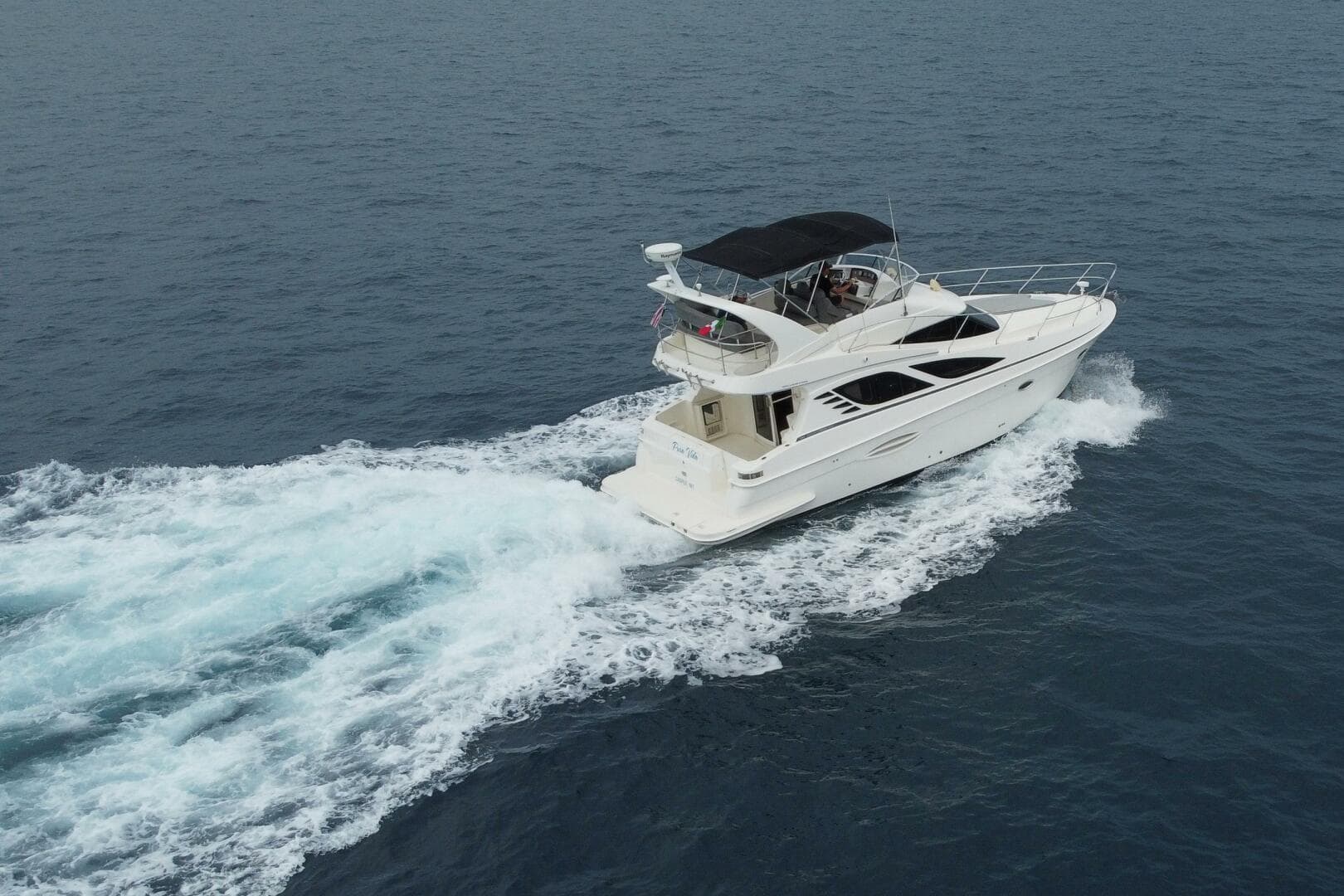 2010 38 Silveron Sedan Bridge - Pura Vida