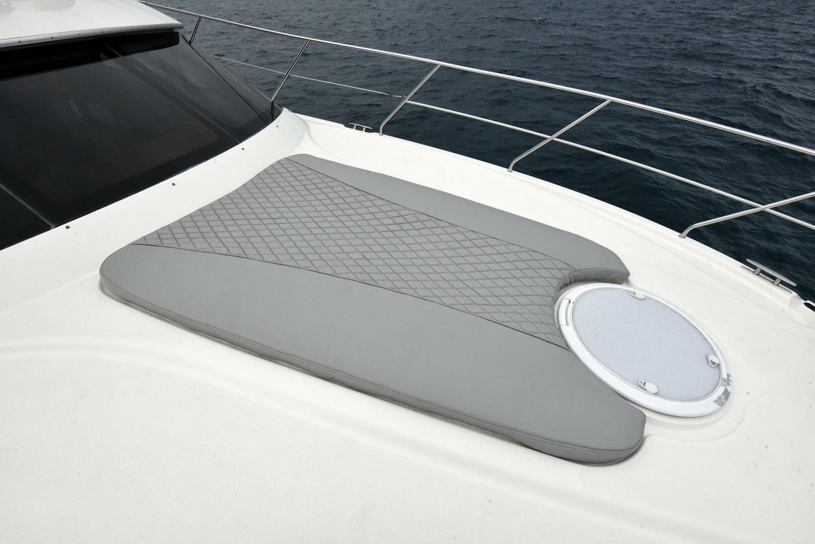 2010 38 Silveron Sedan Bridge - Pura Vida