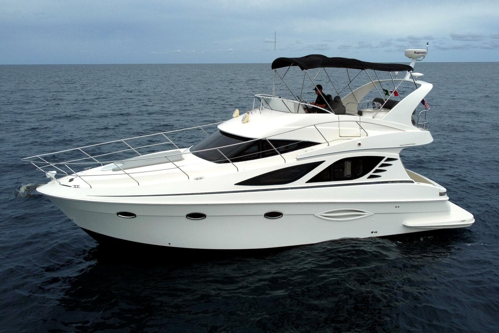 2010 38 Silveron Sedan Bridge - Pura Vida