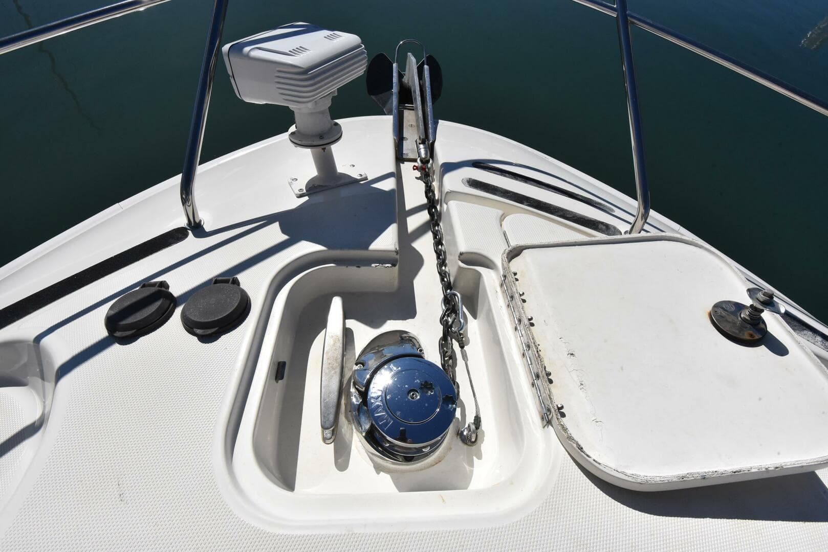 2010 38 Silveron Sedan Bridge - Pura Vida