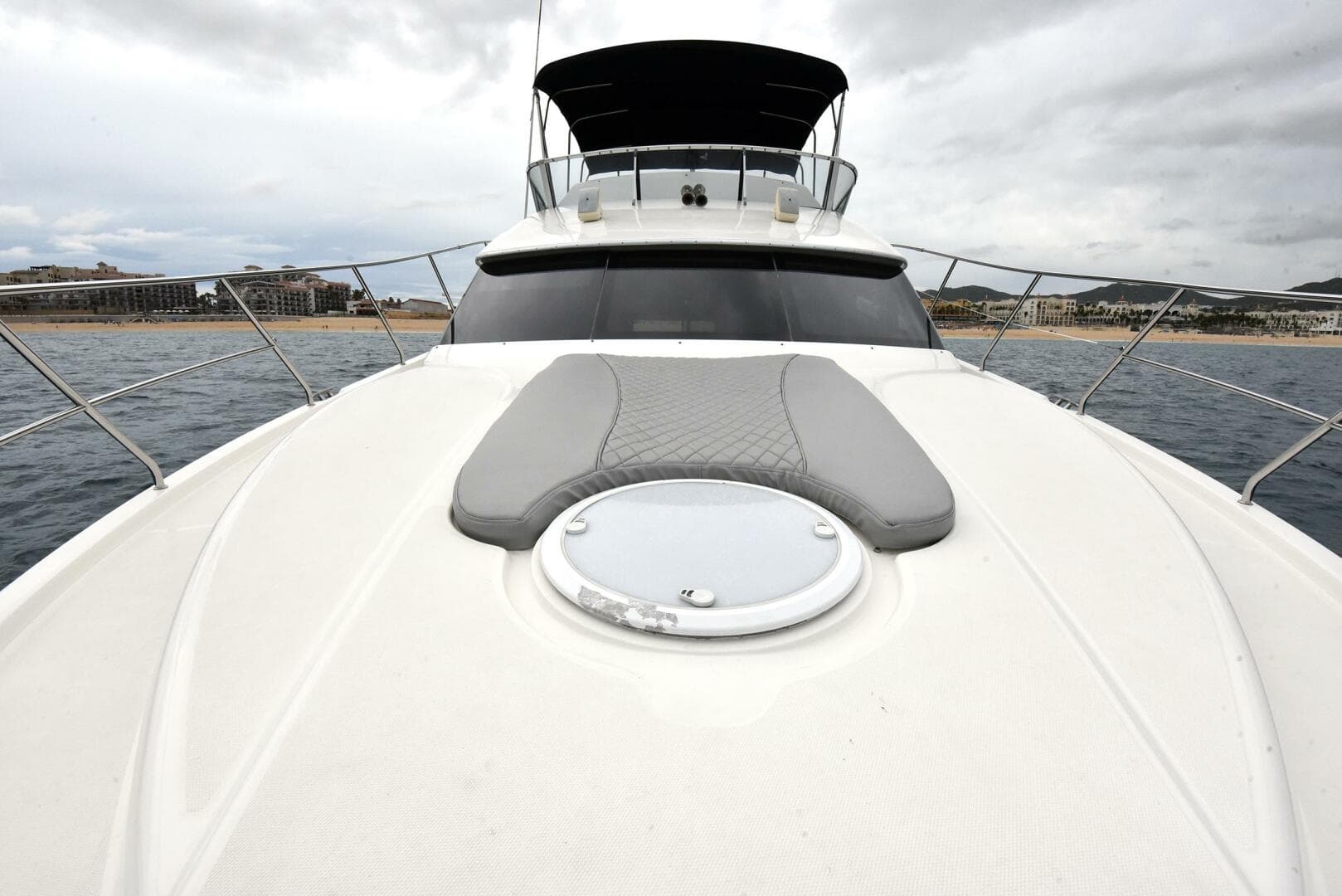 2010 38 Silveron Sedan Bridge - Pura Vida