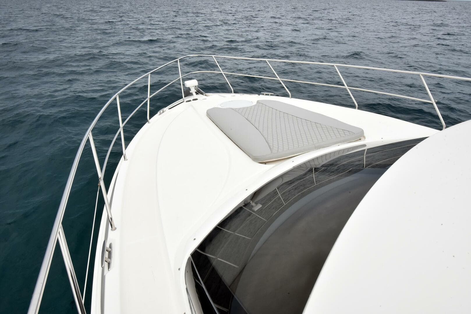 2010 38 Silveron Sedan Bridge - Pura Vida