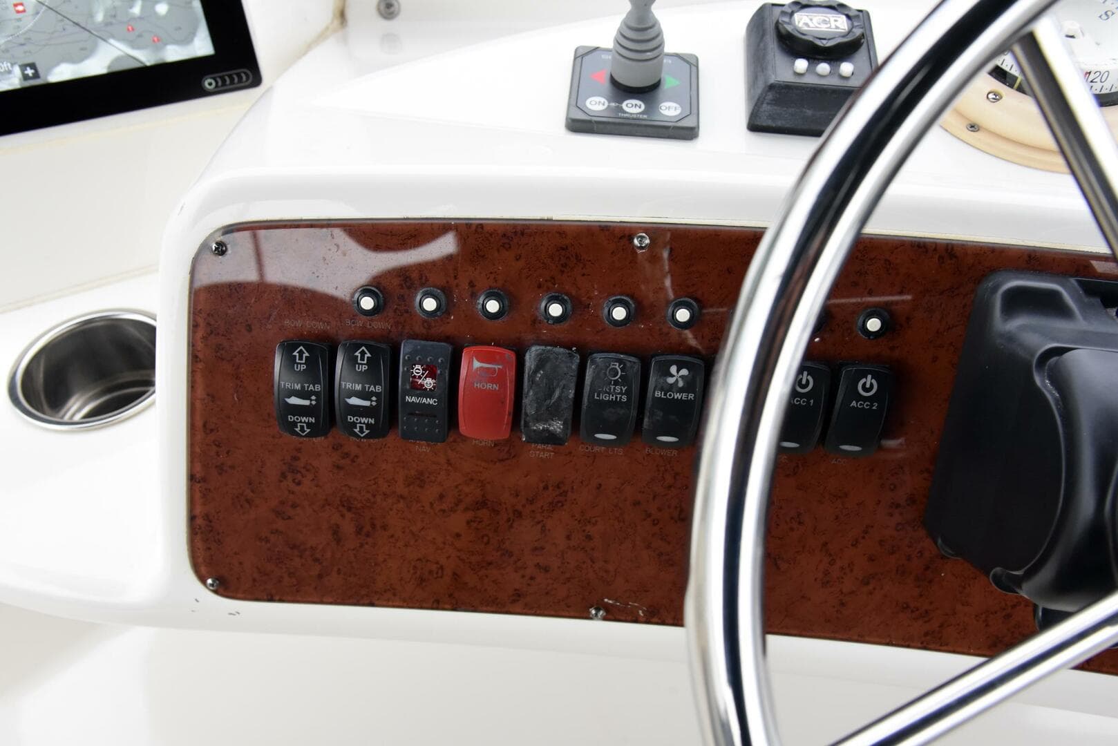 2010 38 Silveron Sedan Bridge - Pura Vida