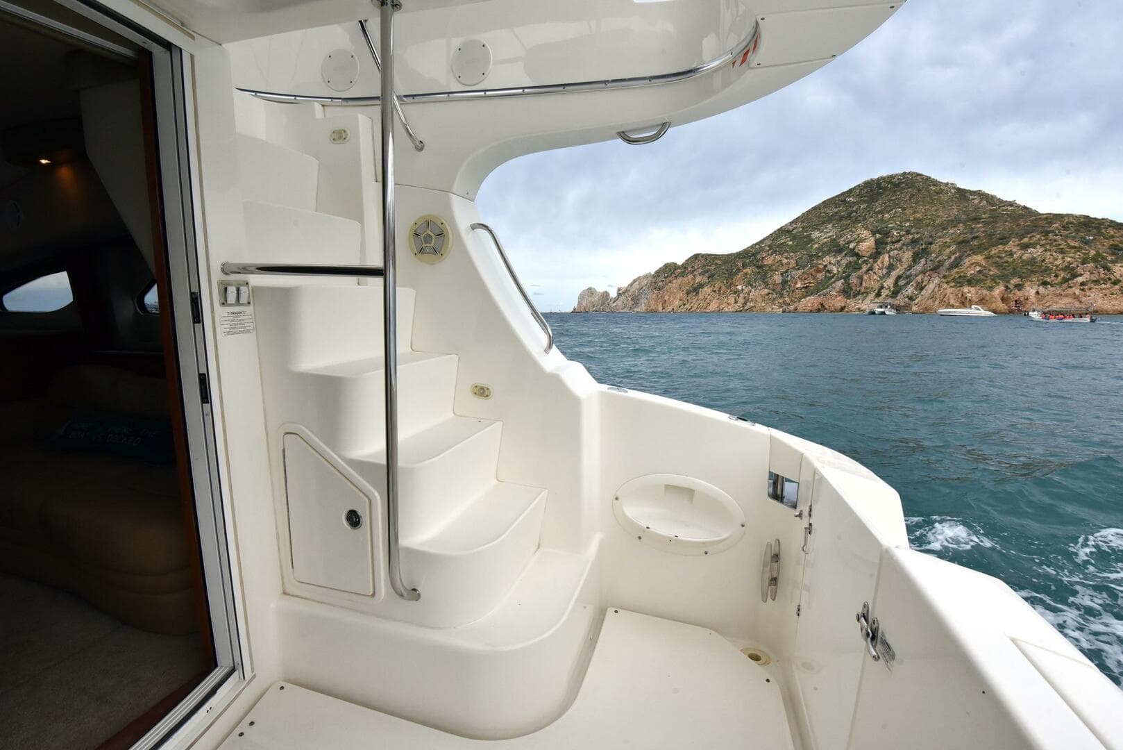 2010 38 Silveron Sedan Bridge - Pura Vida