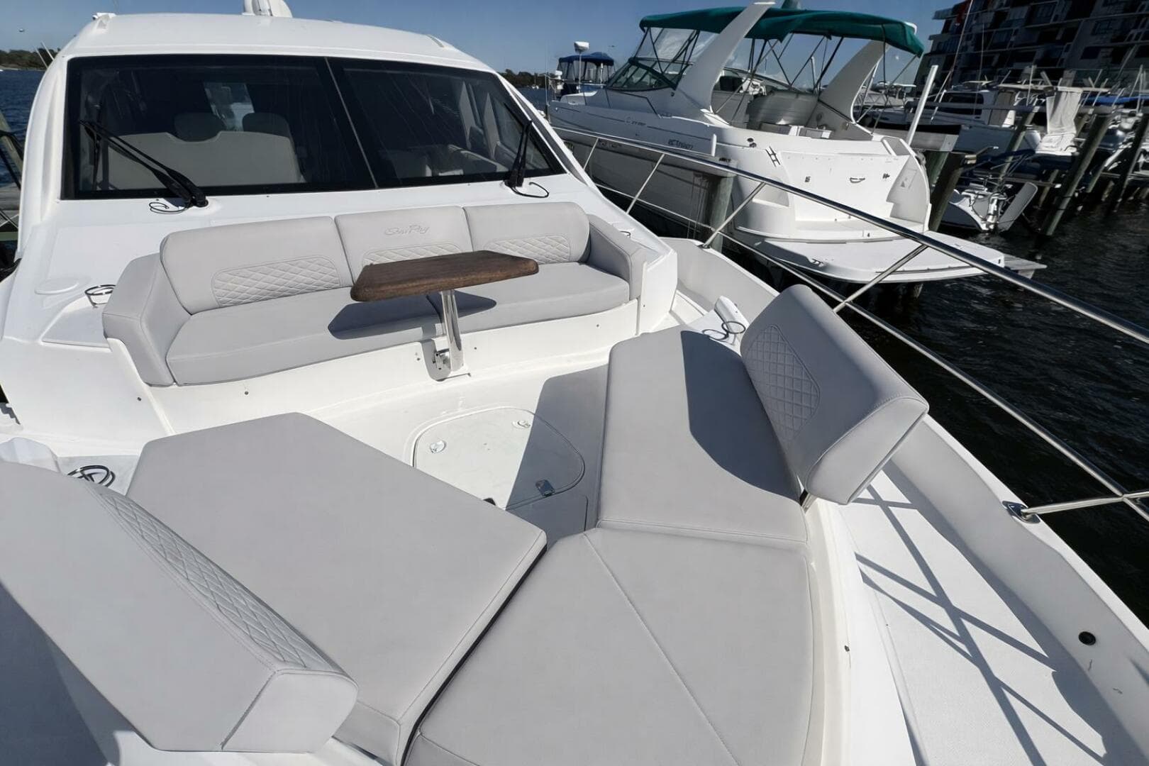 2019 Sea Ray L550