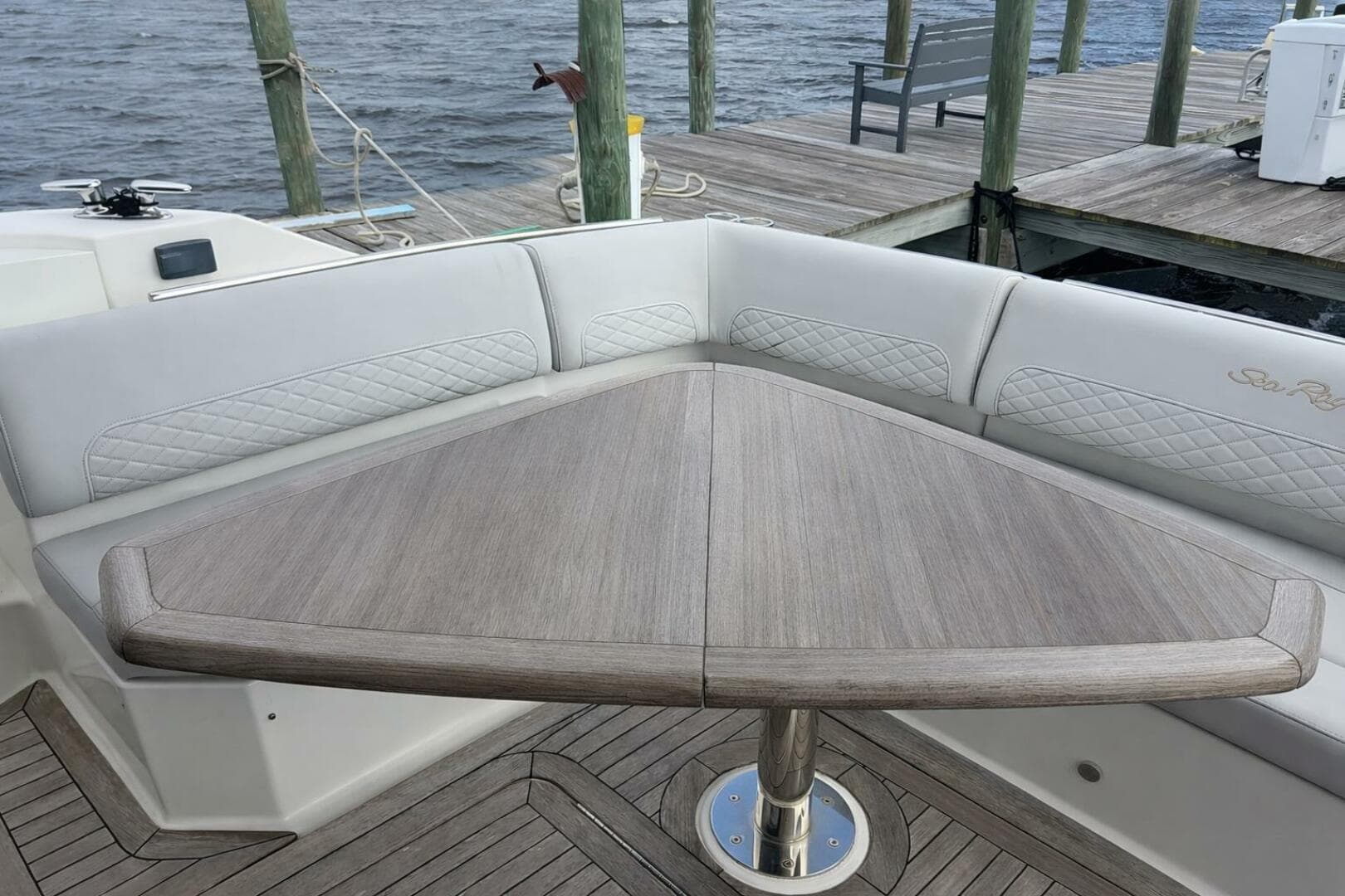 2019 Sea Ray L550