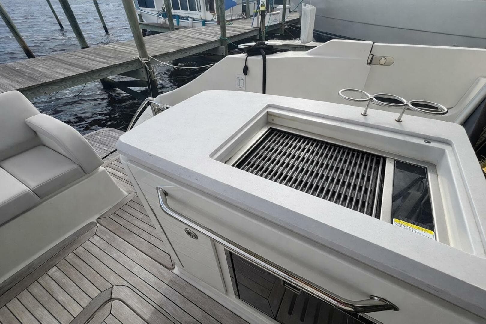 2019 Sea Ray L550