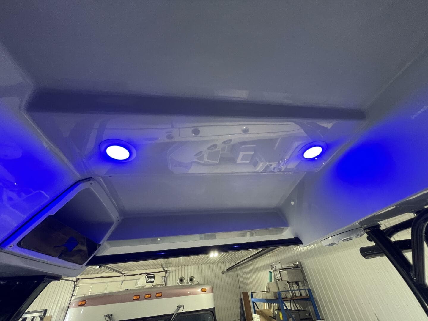 2025 Stingray 253 Center Console