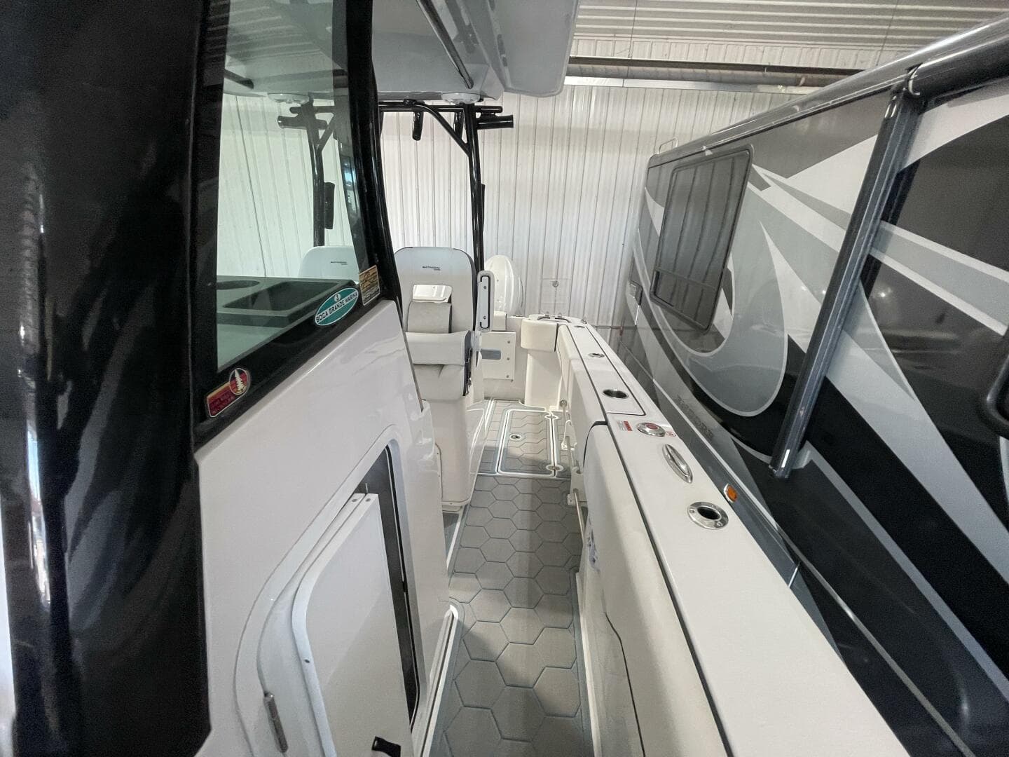 2025 Stingray 253 Center Console