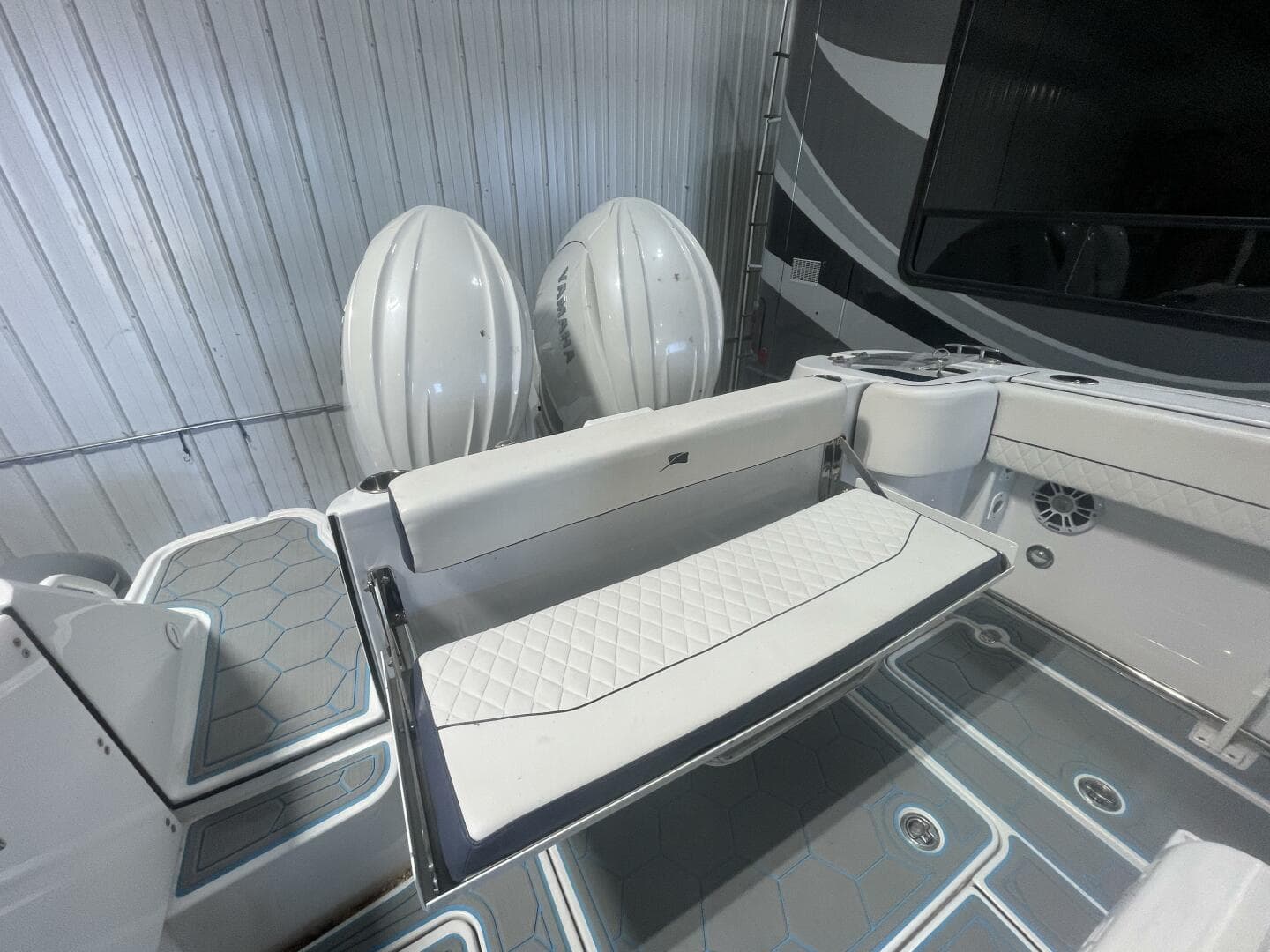 2025 Stingray 253 Center Console