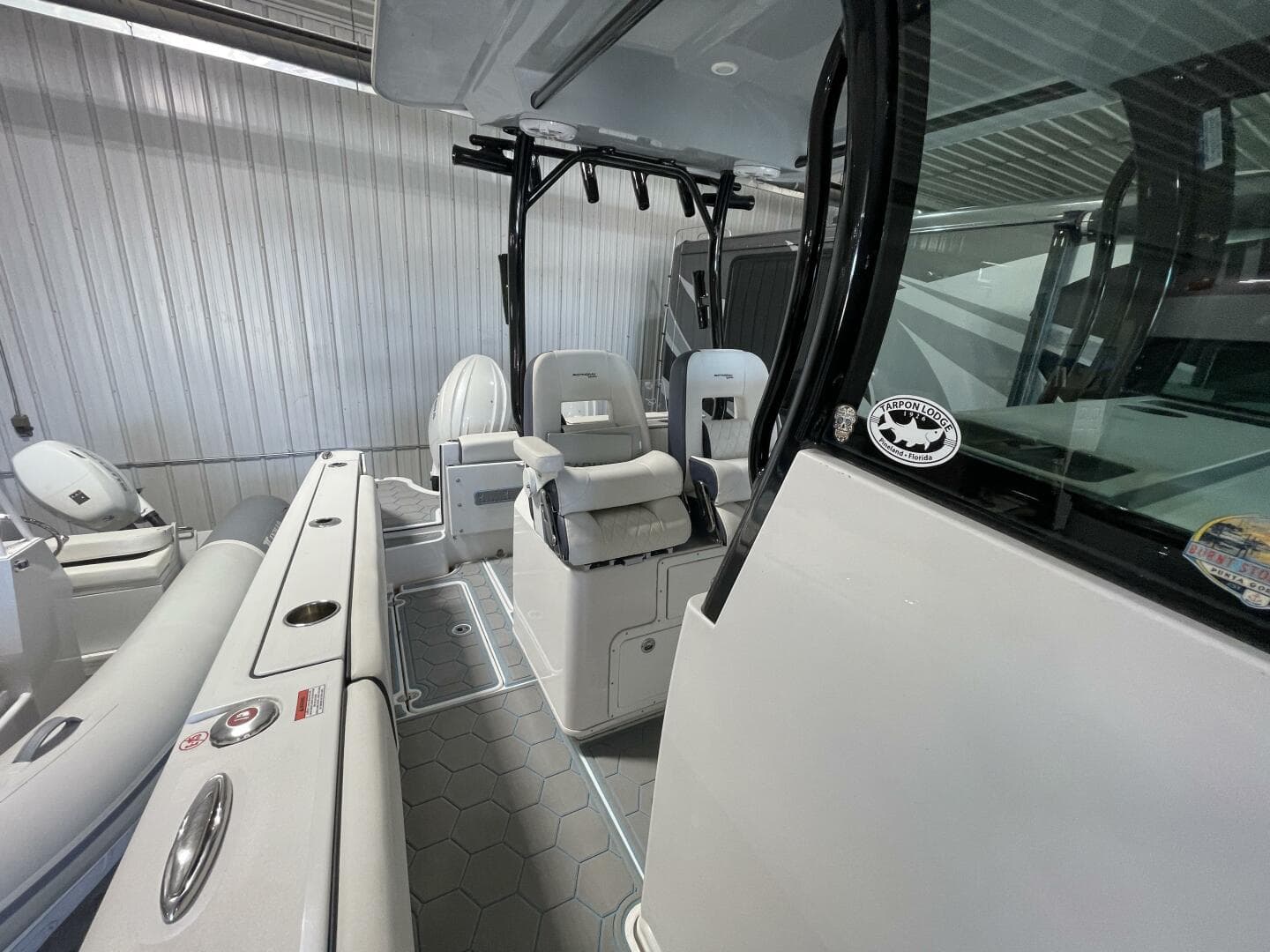 2025 Stingray 253 Center Console