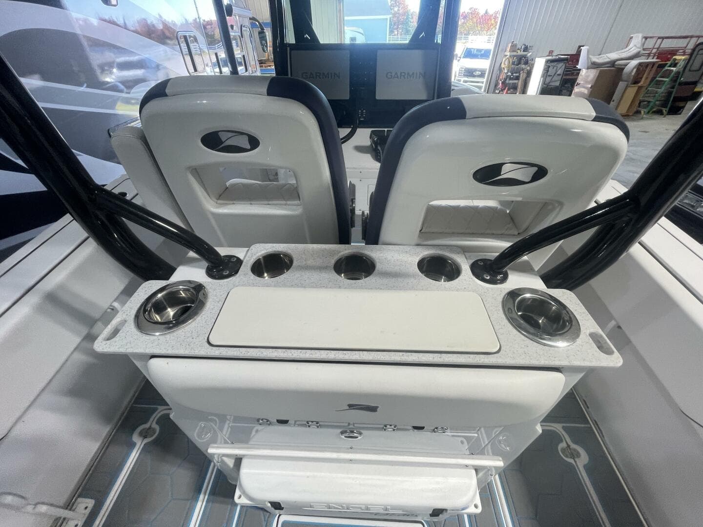 Leaning Post with Cup Holders and Rod Storage on Center Console