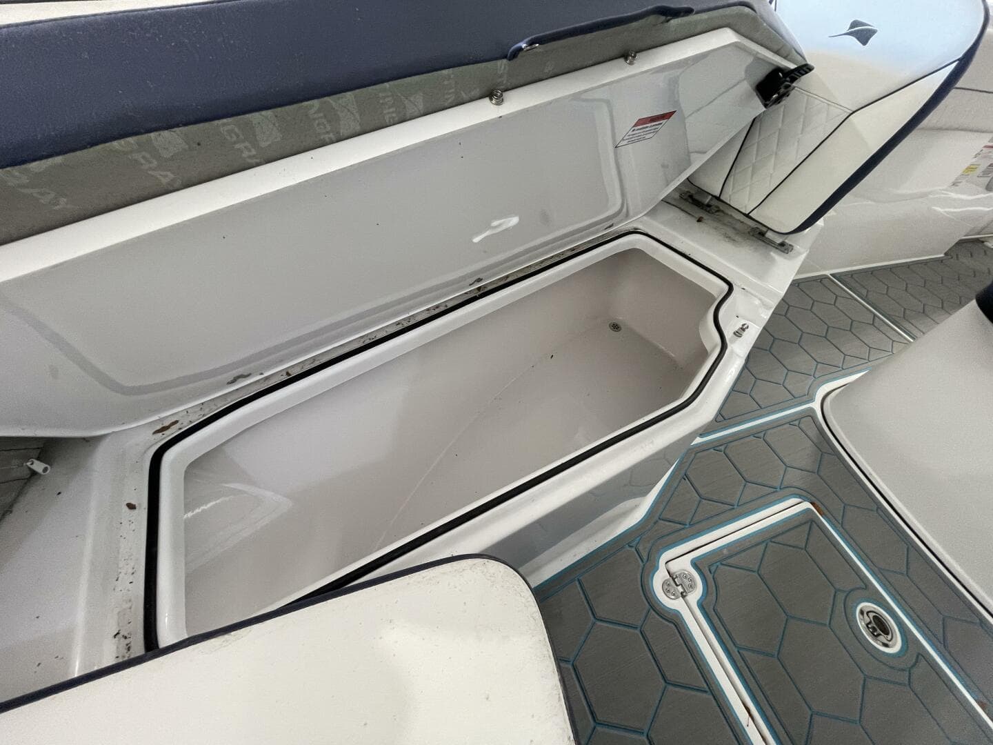 2025 Stingray 253 Center Console