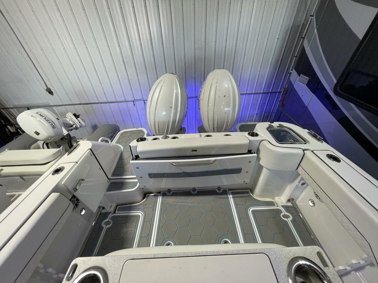 2025 Stingray 253 Center Console