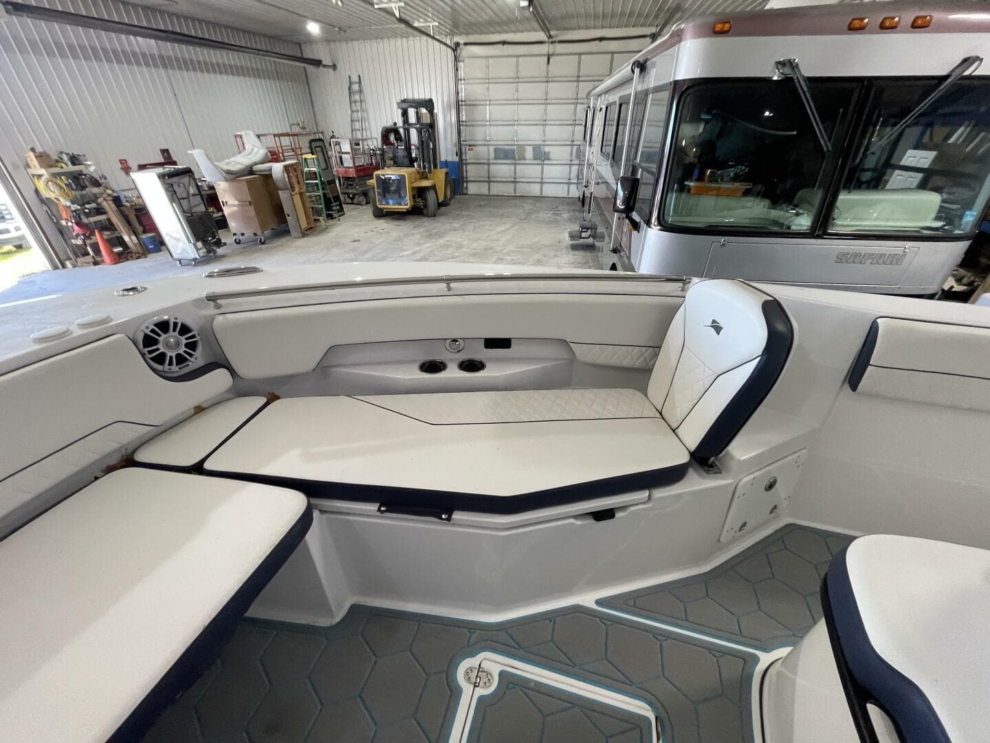 2025 Stingray 253 Center Console