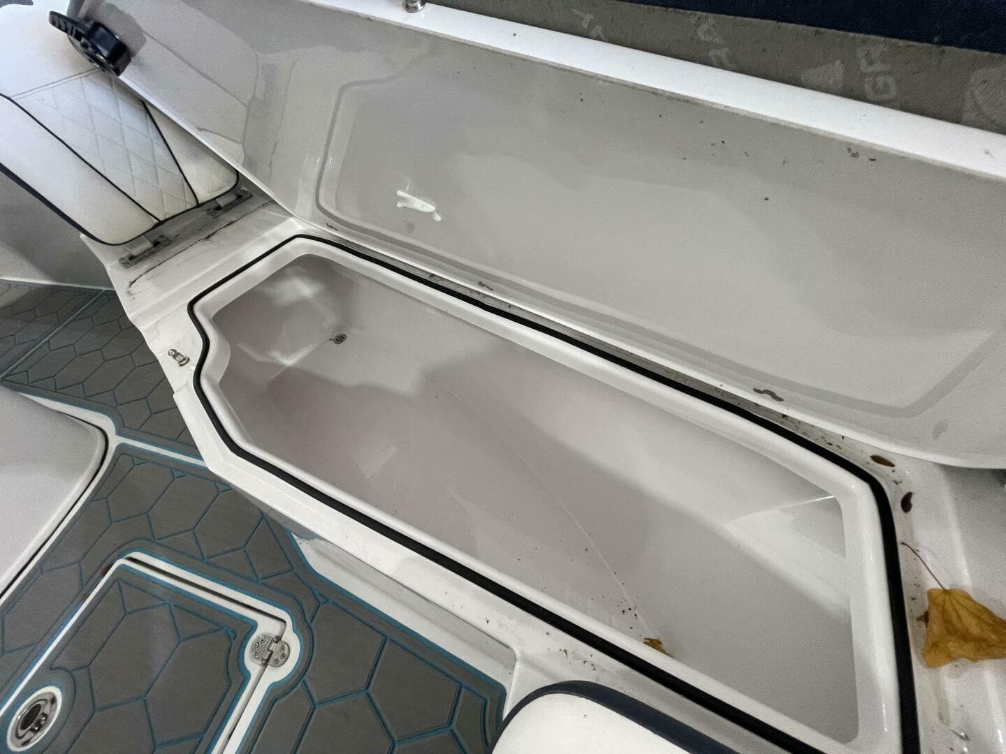 2025 Stingray 253 Center Console