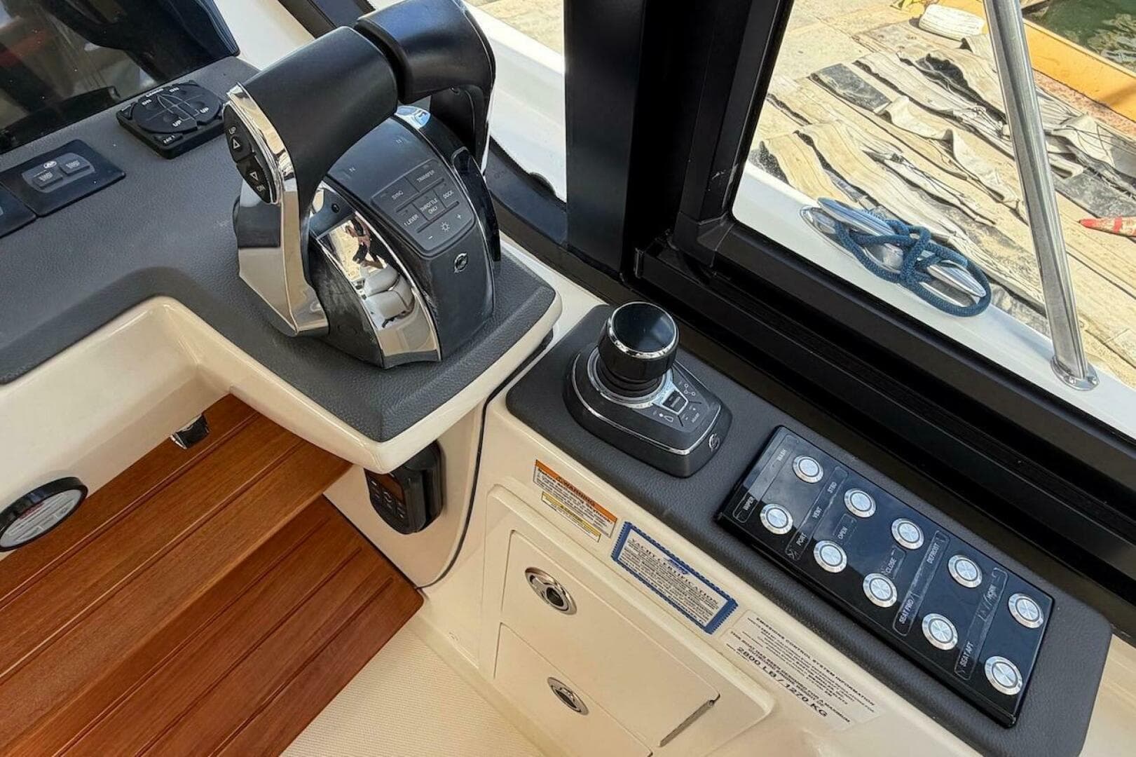 2021 Boston Whaler 405 Conquest