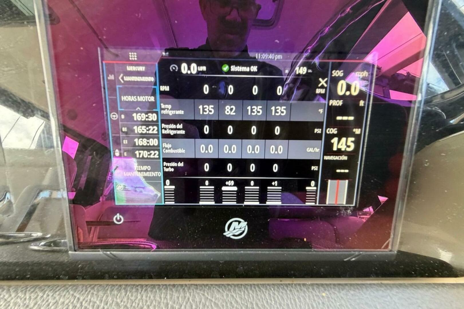 2021 Boston Whaler 405 Conquest