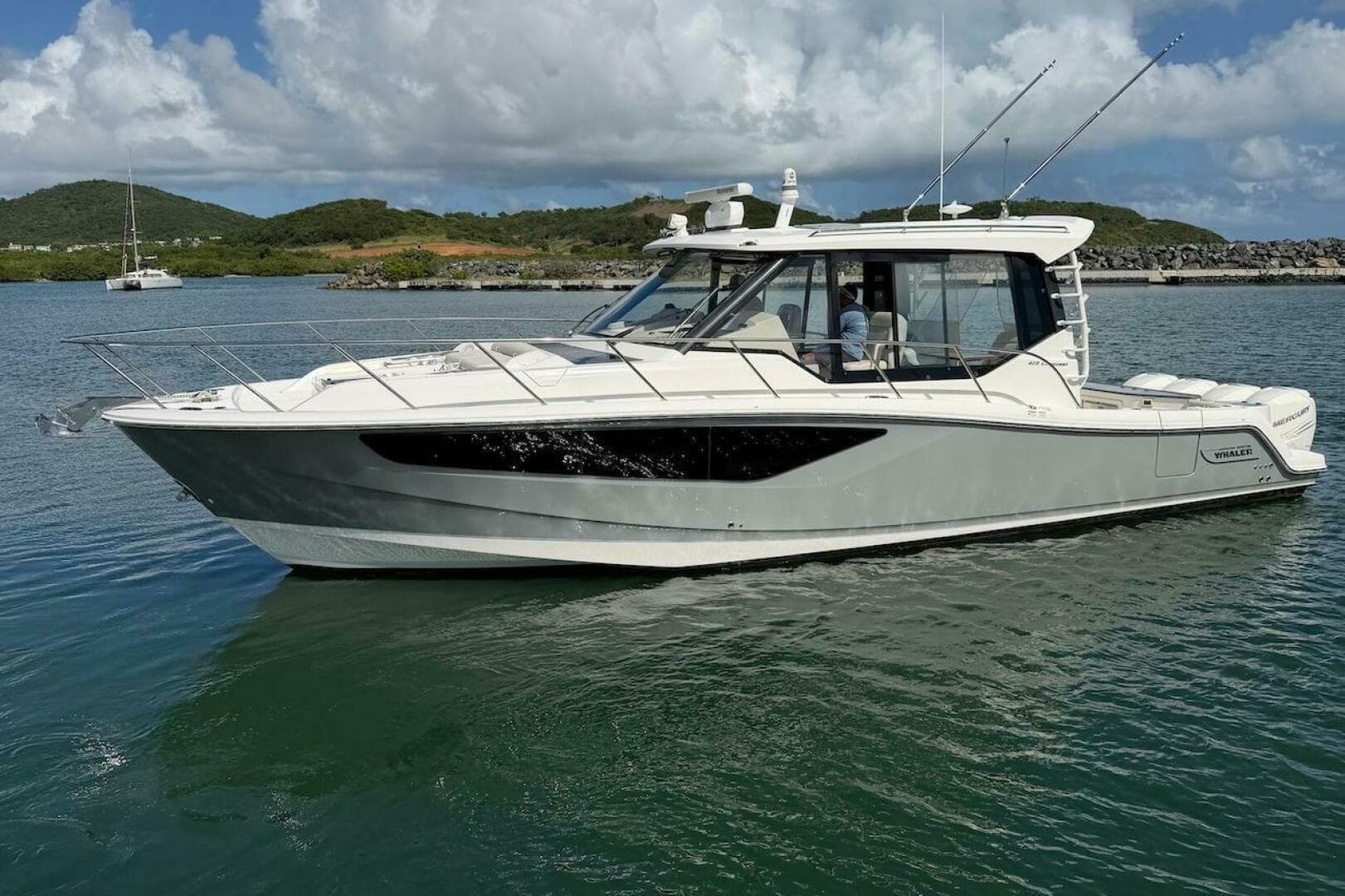 2021 Boston Whaler 405 Conquest