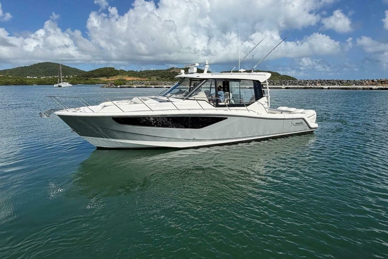 2021 Boston Whaler 405 Conquest