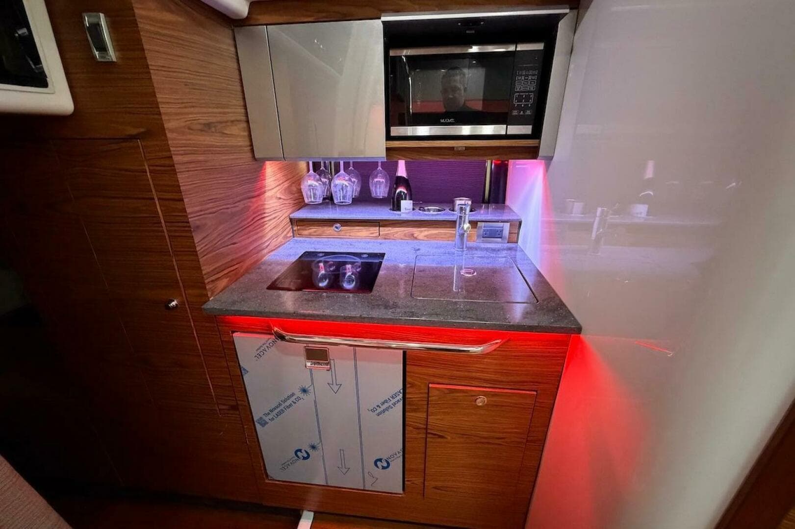 2021 Boston Whaler 405 Conquest