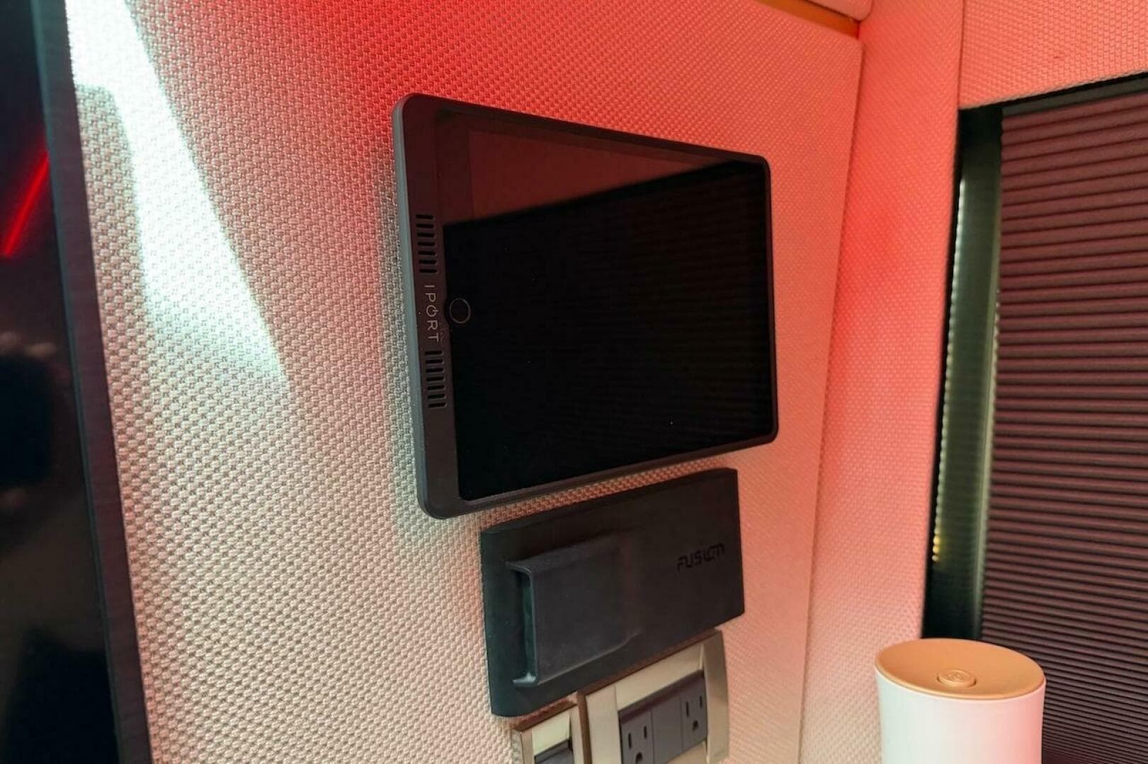 2021 Boston Whaler 405 Conquest