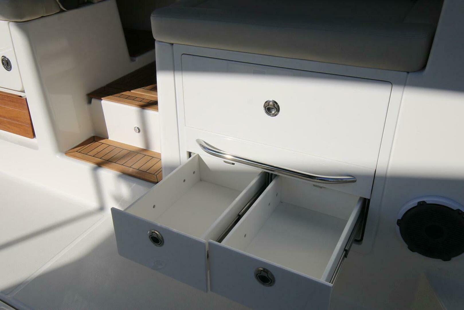 2021 Boston Whaler 405 Conquest