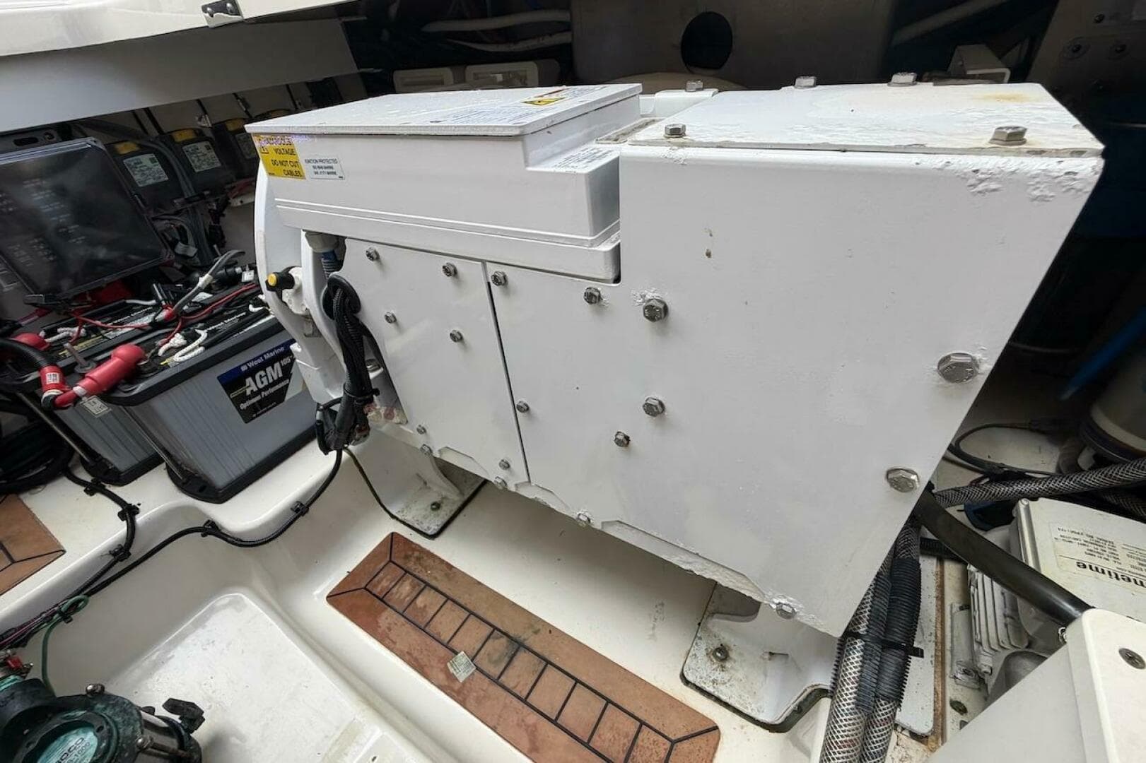 2021 Boston Whaler 405 Conquest