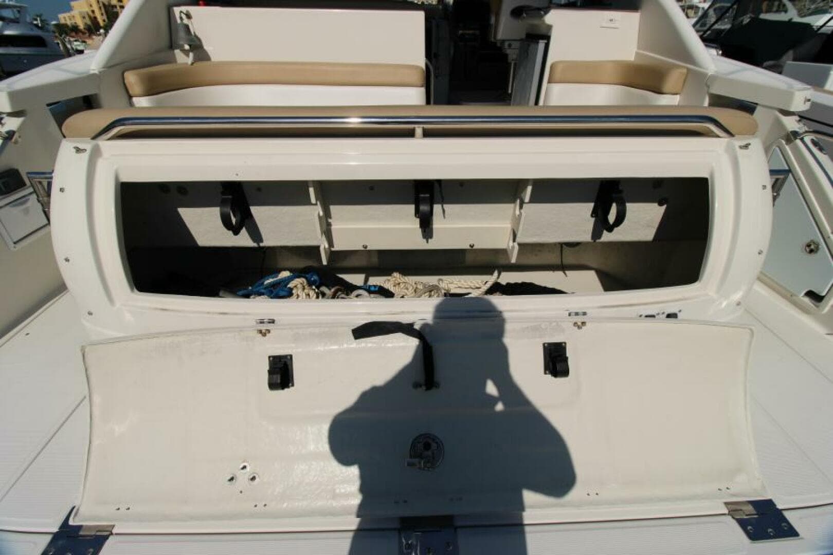 2002 Regal 4260 Commodore