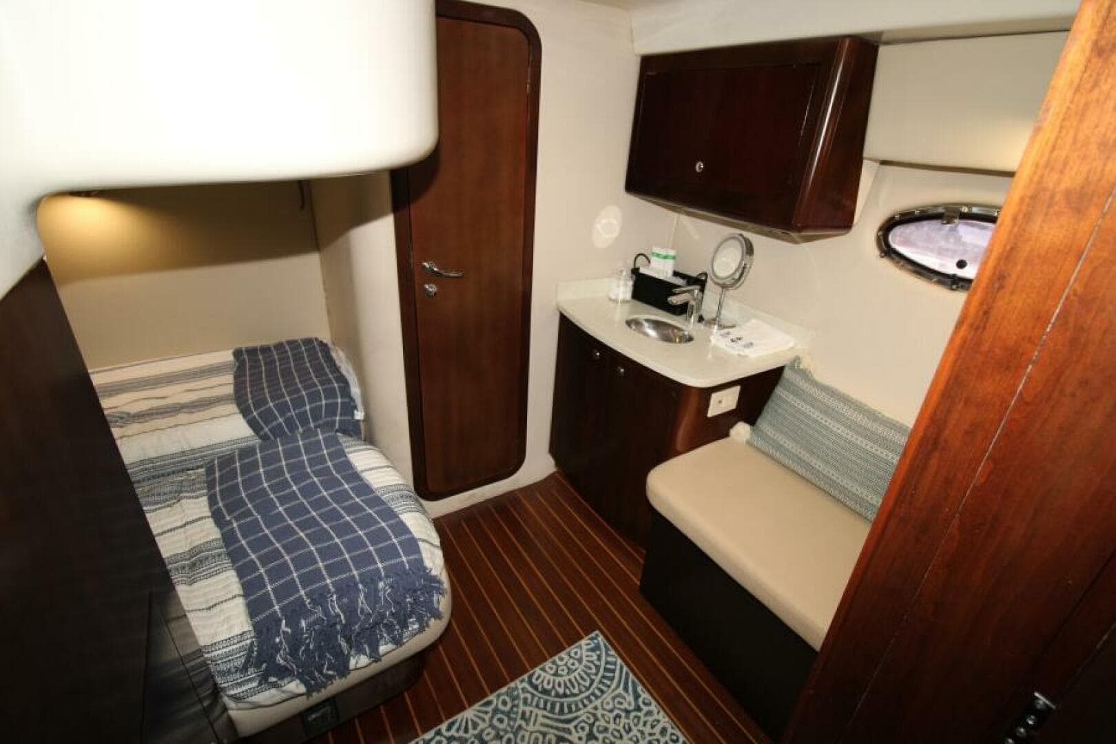 2002 Regal 4260 Commodore