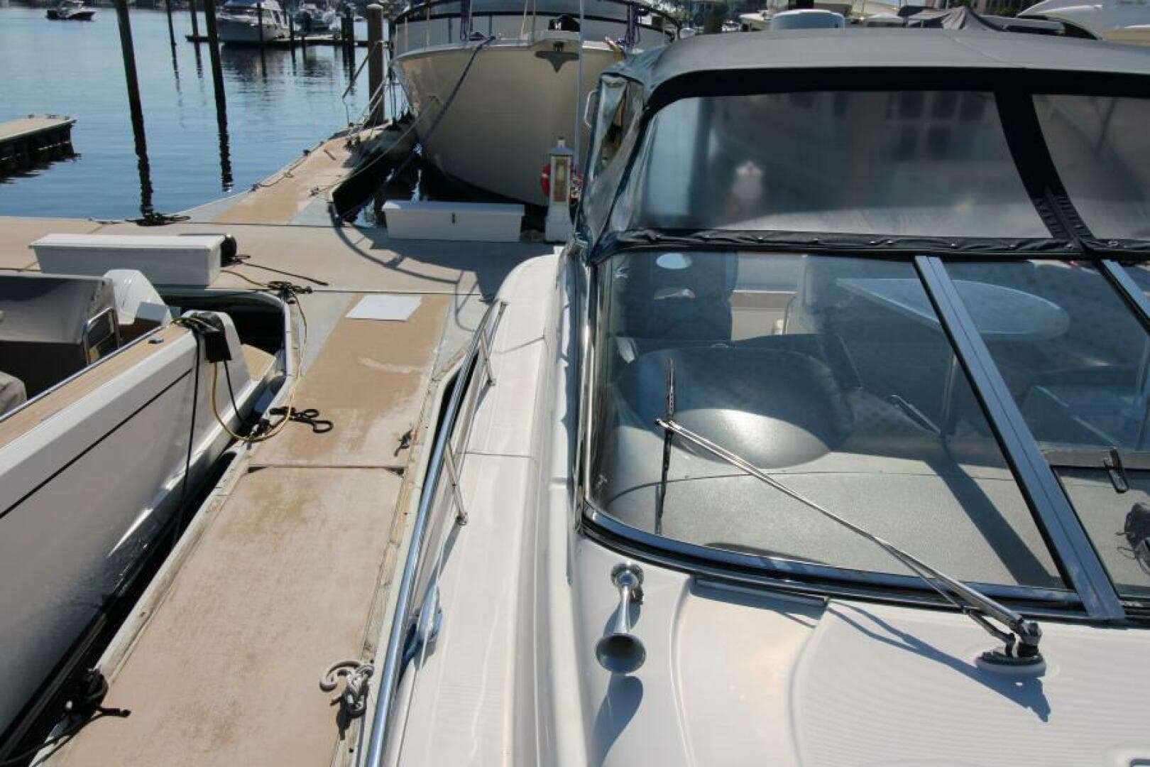 2002 Regal 4260 Commodore