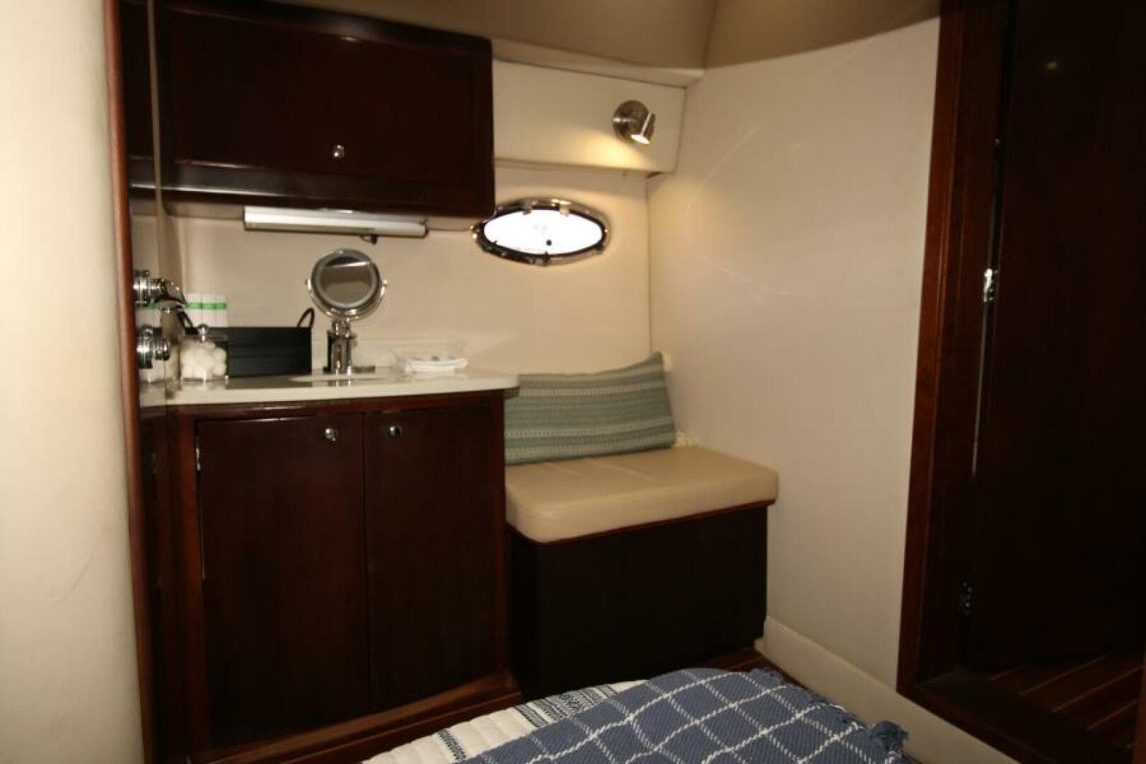 2002 Regal 4260 Commodore