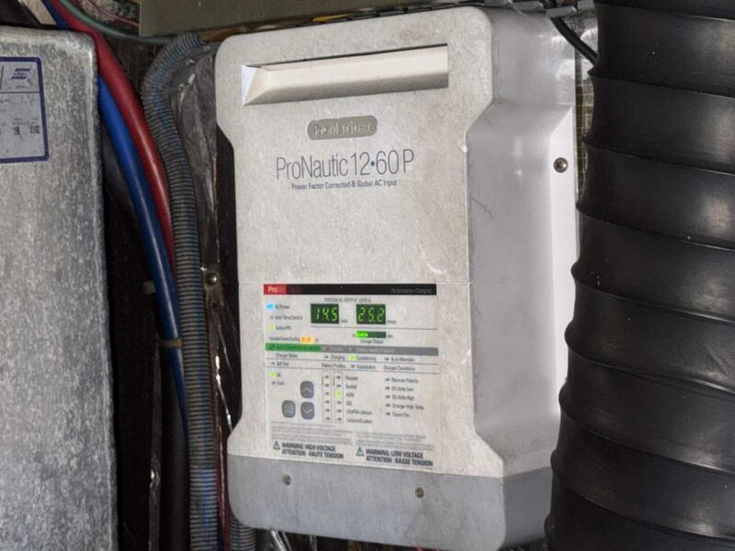 2002 Regal 4260 Commodore