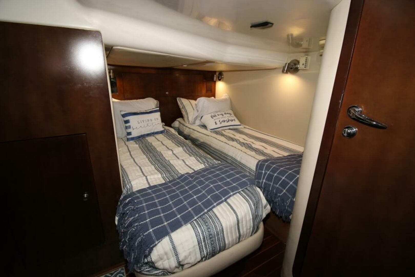 2002 Regal 4260 Commodore