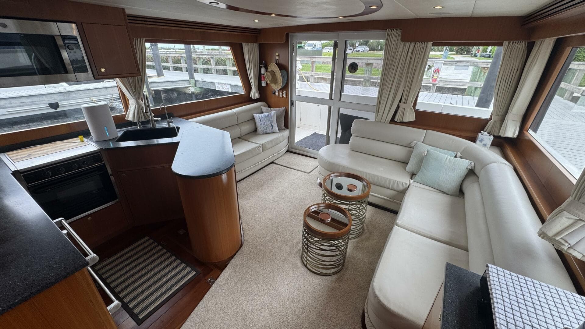 Salon Looking Aft