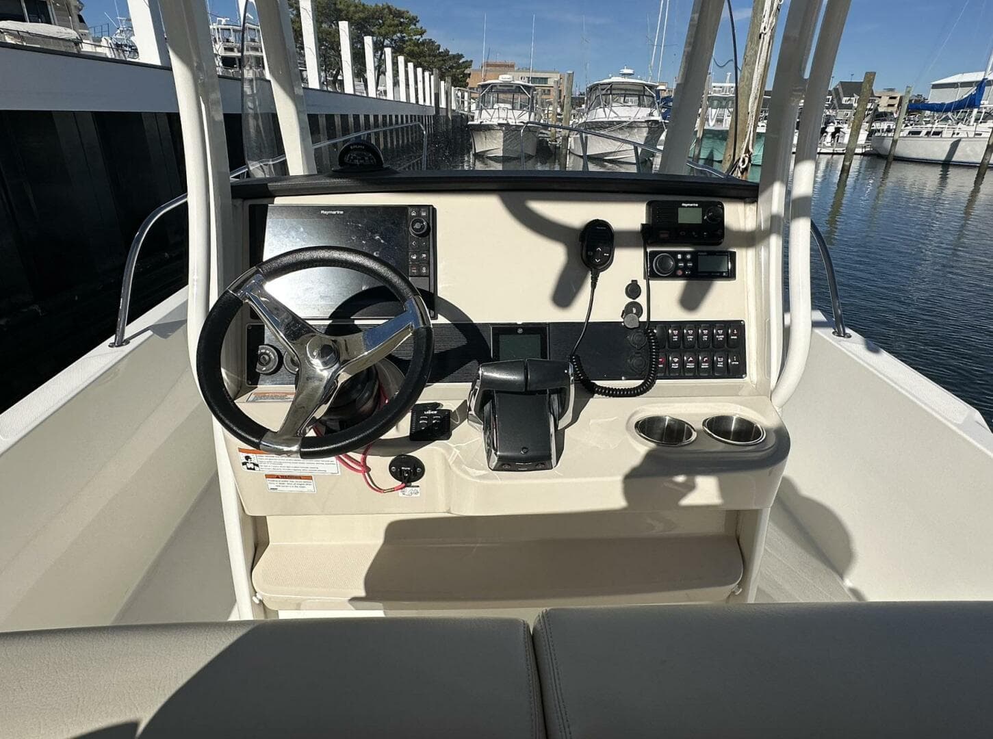 2022 Boston Whaler 270 Dauntless