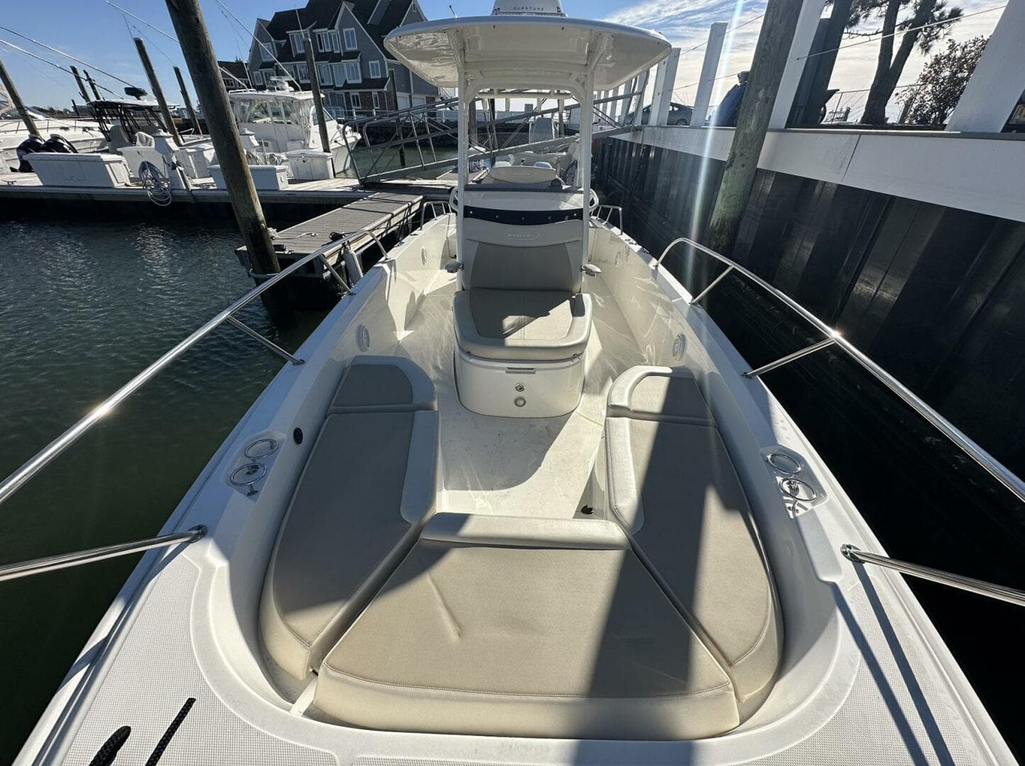2022 Boston Whaler 270 Dauntless