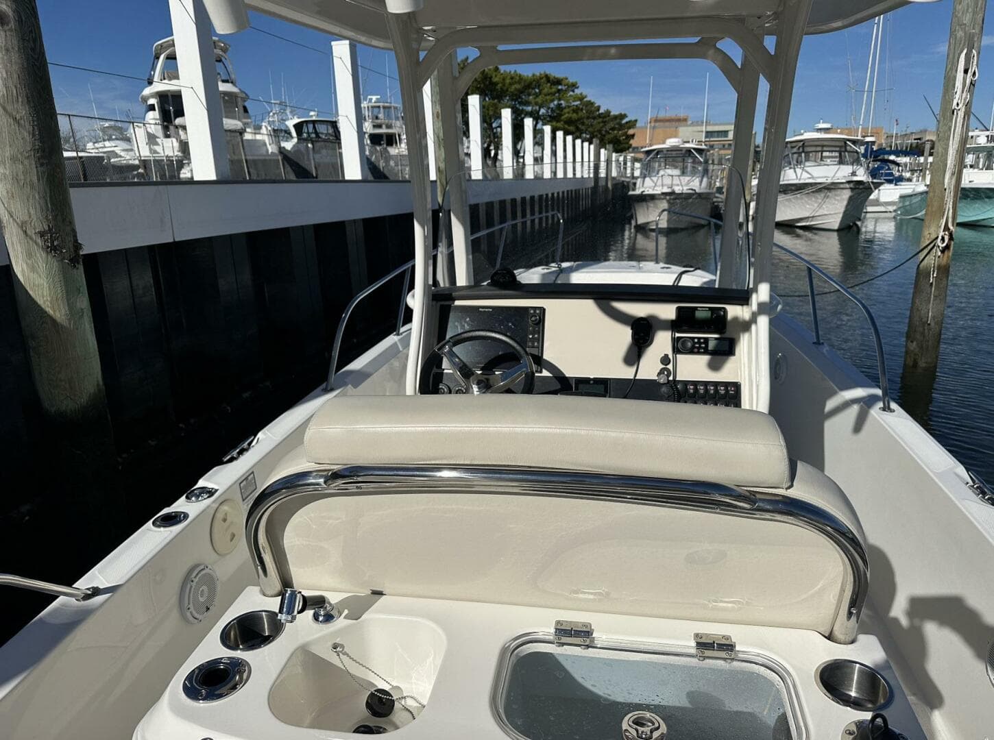 2022 Boston Whaler 270 Dauntless