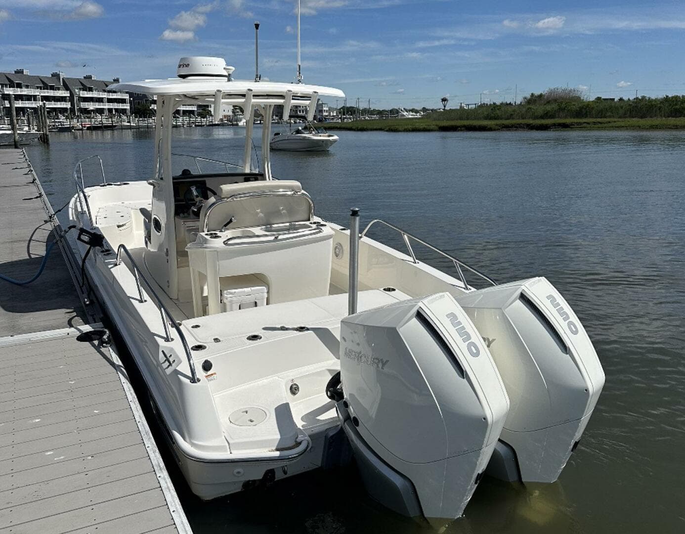 2022 Boston Whaler 270 Dauntless