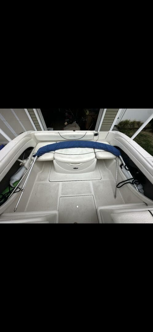 2004 Sea Ray 215 Weekender