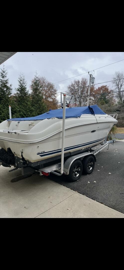 2004 Sea Ray 215 Weekender