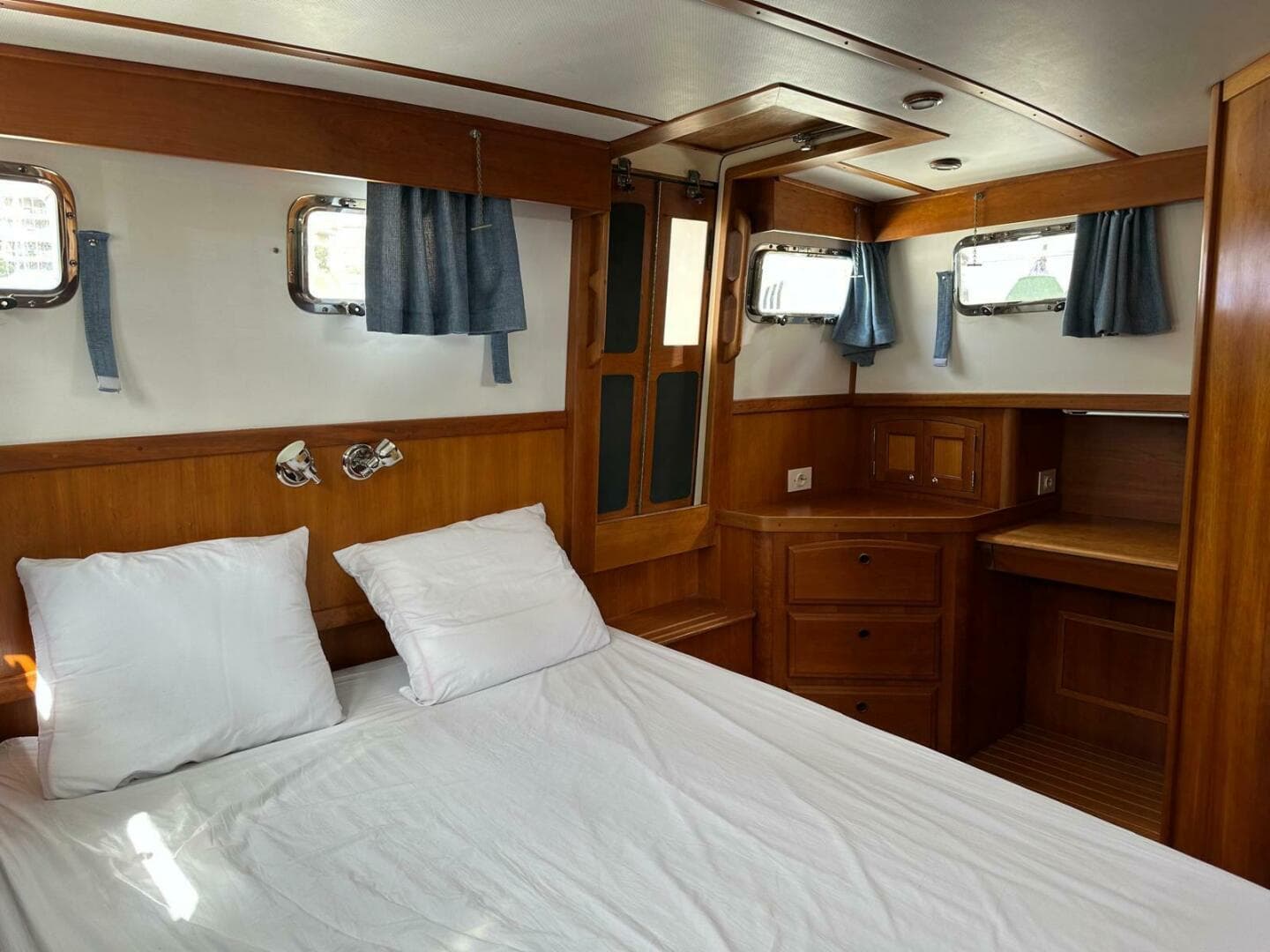 1997 Sabre SABRELINE 474 Trawler
