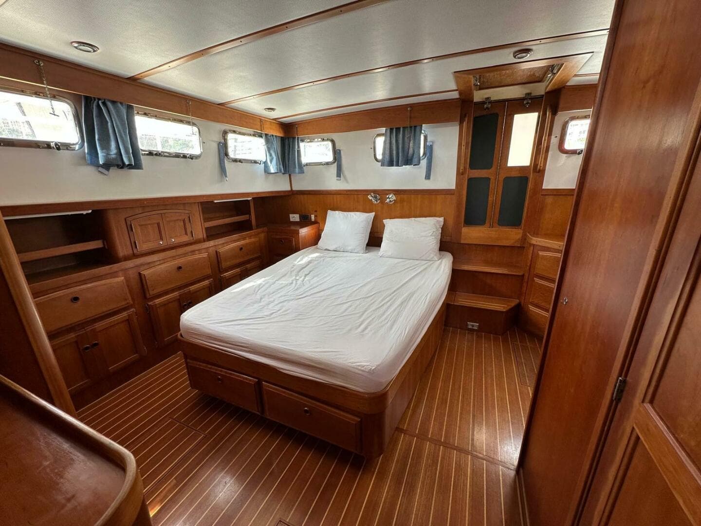 1997 Sabre SABRELINE 474 Trawler