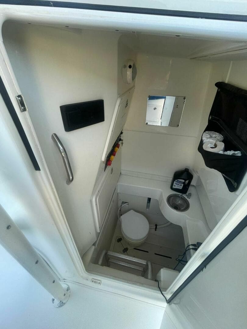 2016 Mako 284 Center Console