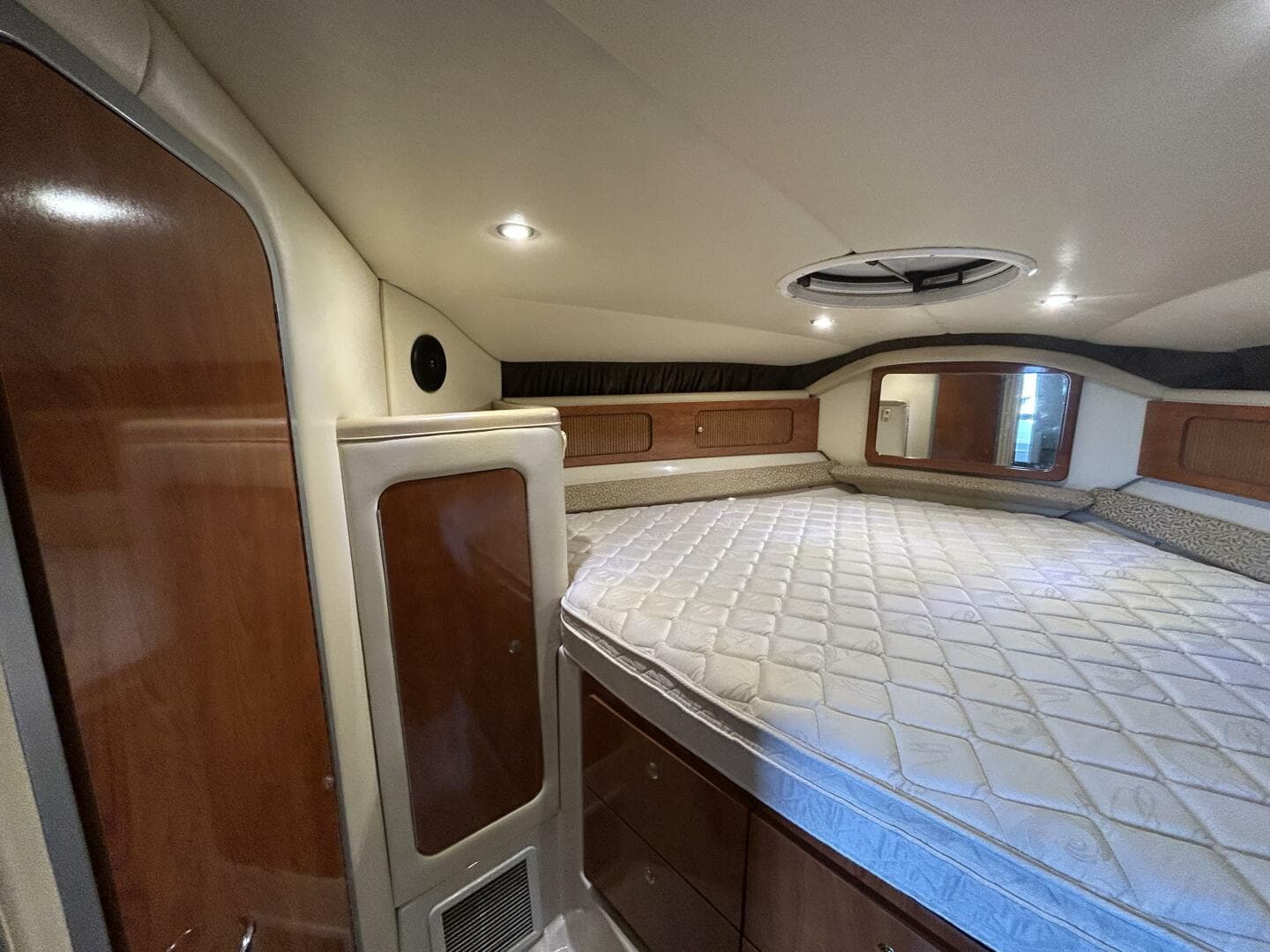 2007 Larson 370 Cabrio