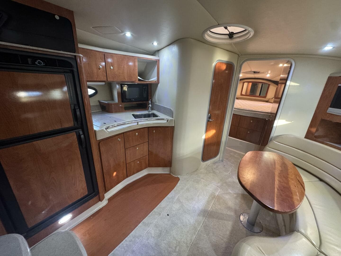 2007 Larson 370 Cabrio