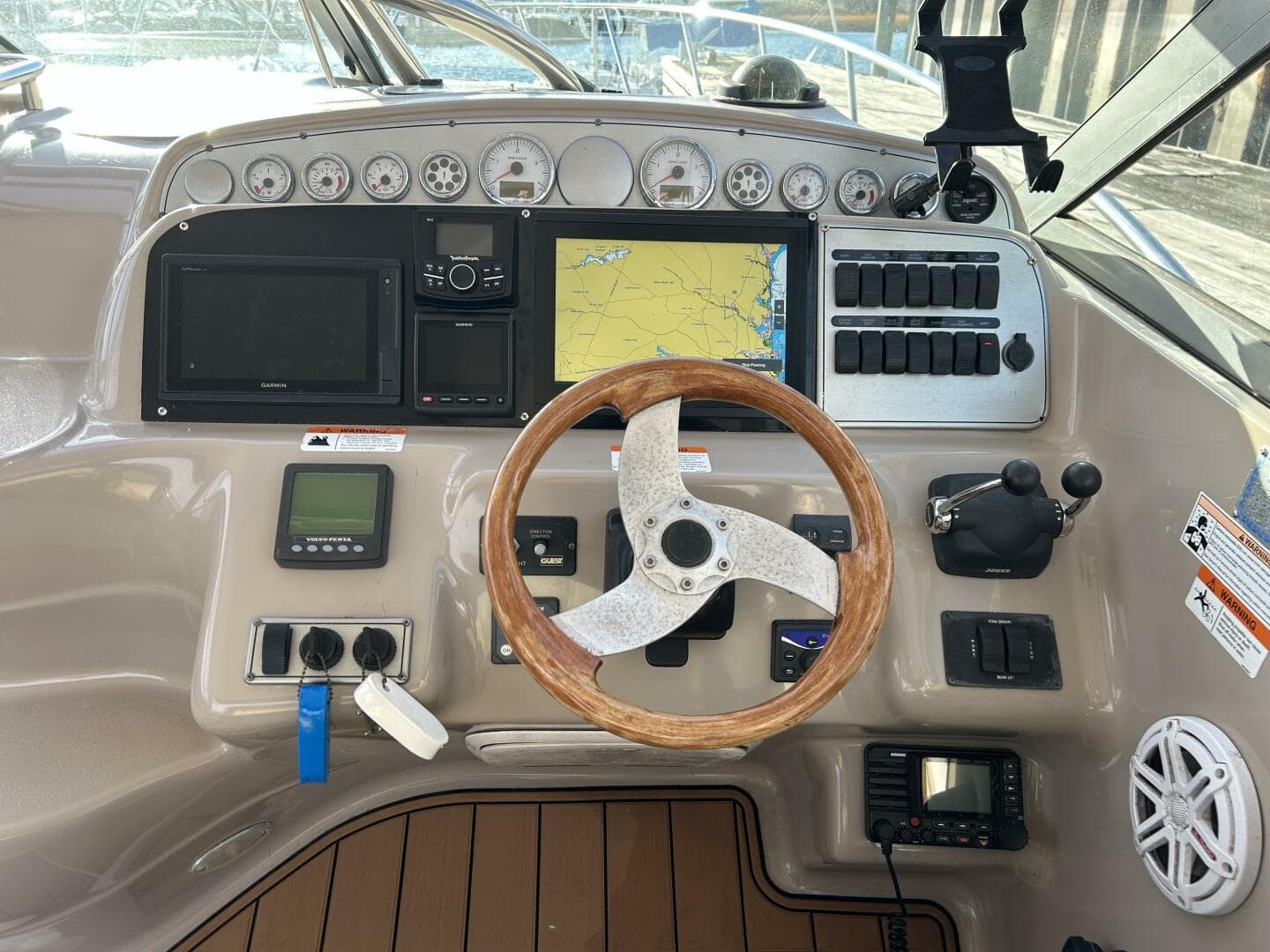 2007 Larson 370 Cabrio