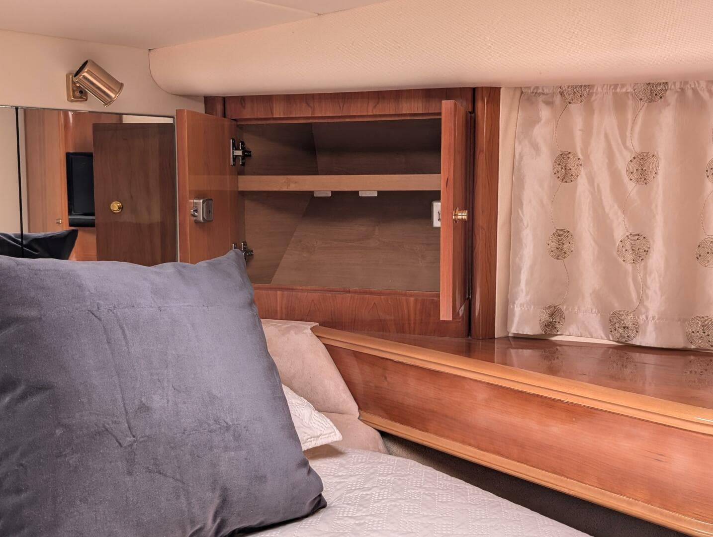 1998 Viking Princess Sport Cruiser