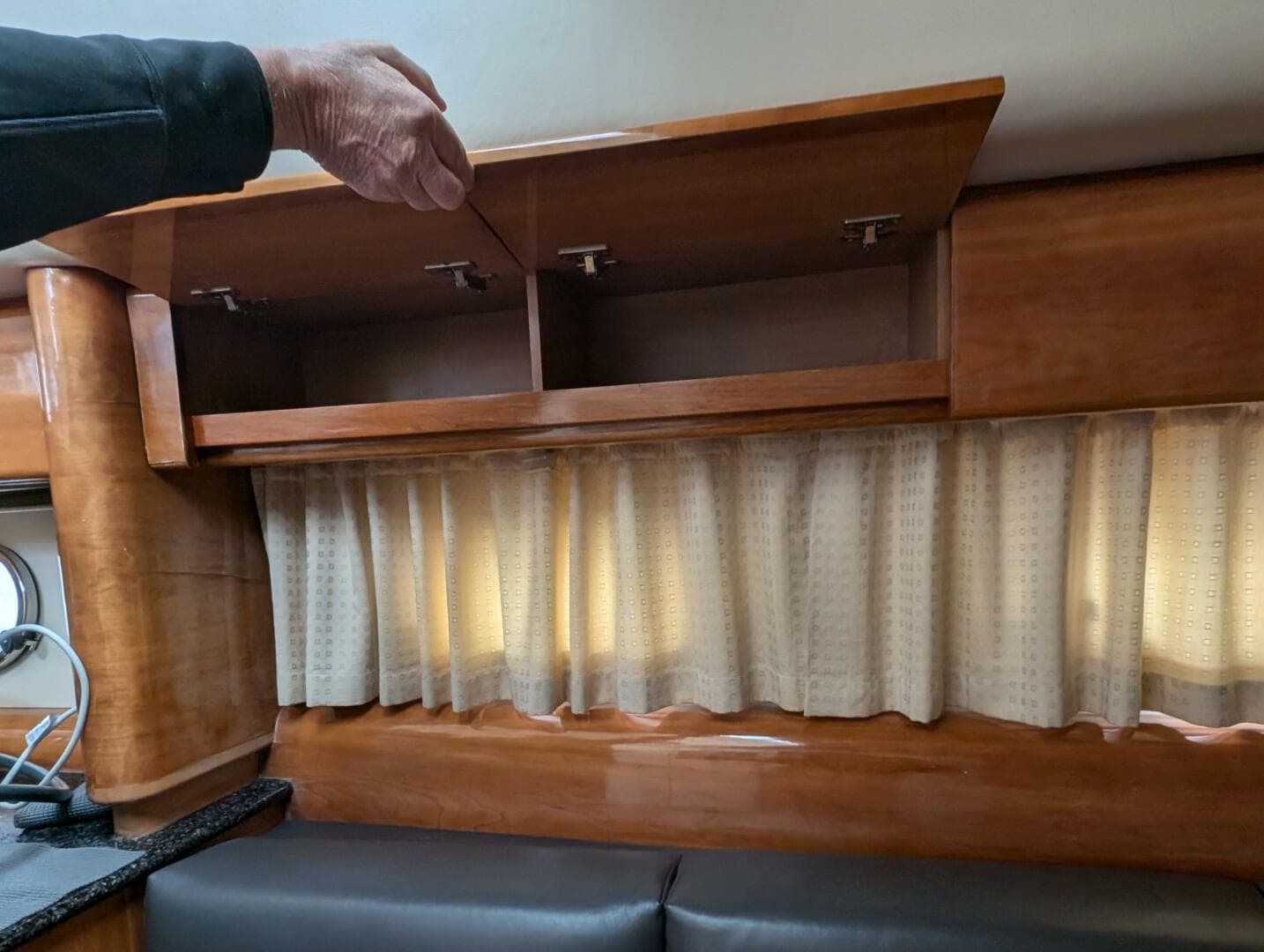 1998 Viking Princess Sport Cruiser