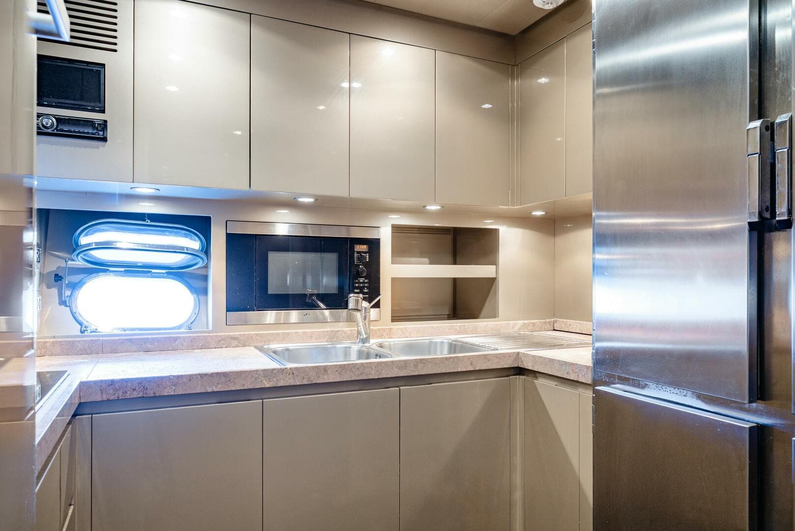 2010 Leopard Leopard 27 Sport